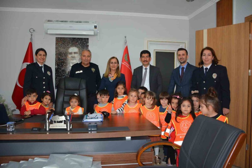 Köyceği̇zde Mi̇ni̇kler Poli̇s Haftasını Kutladı