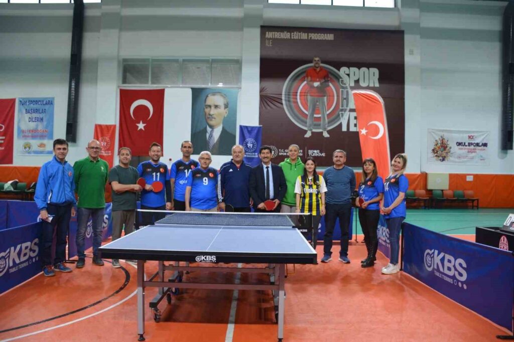 Köyceği̇zde Okul Yöneti̇ci̇leri̇ Sporda Buluştu