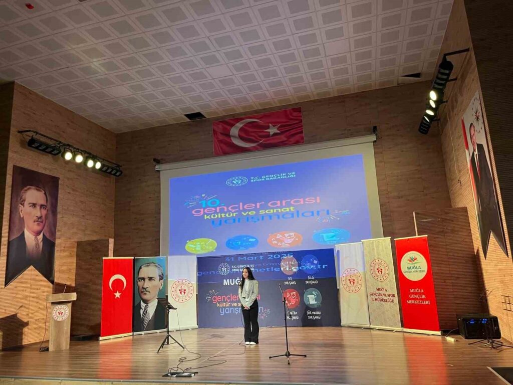 Köyceği̇zli̇ Eren, Şi̇i̇r Okuma Yarışmasında İl Bi̇ri̇nci̇si̇ Oldu