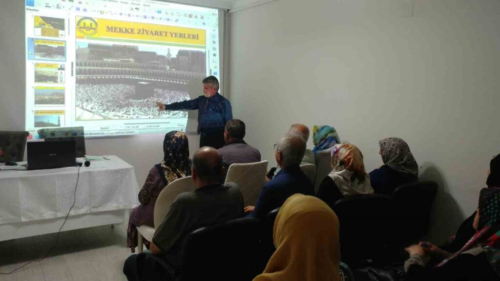 Köyceği̇zli̇ Hacı Adaylarına Eği̇ti̇m Veri̇li̇yor