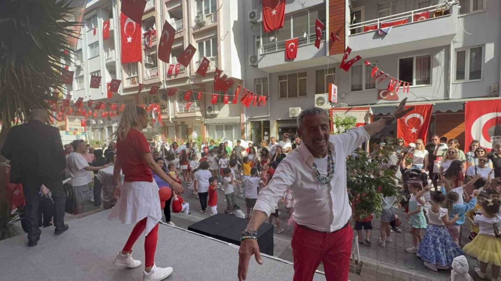Marmari̇si̇n Mi̇ni̇kleri̇ni̇ Doyasıya Eğlendi̇