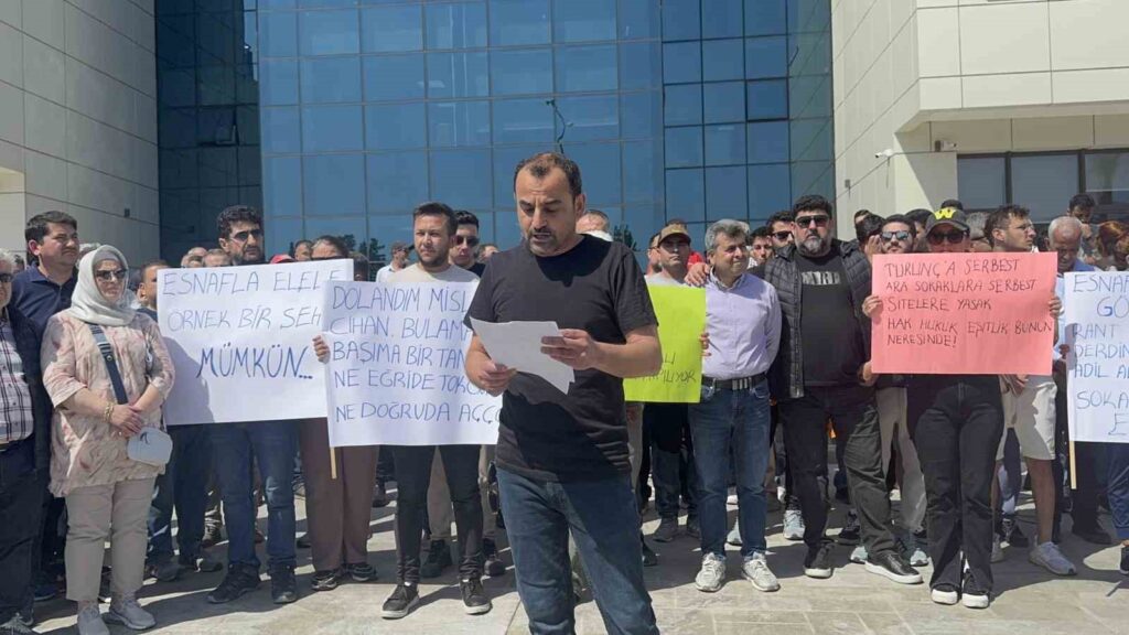 Marmari̇ste Esnaftan Beledi̇yeye Tepki̇: “Kazancımız Deği̇l, Geleceği̇mi̇z Gasp Edi̇li̇yor”