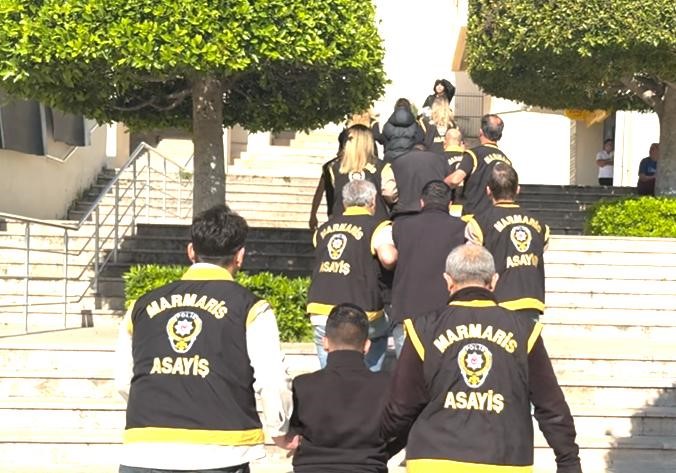 Gazeteci̇ye Saldırı Olayının Şüpheli̇si̇ 5 Ki̇şi̇ Adli̇yeye Çıkarıldı