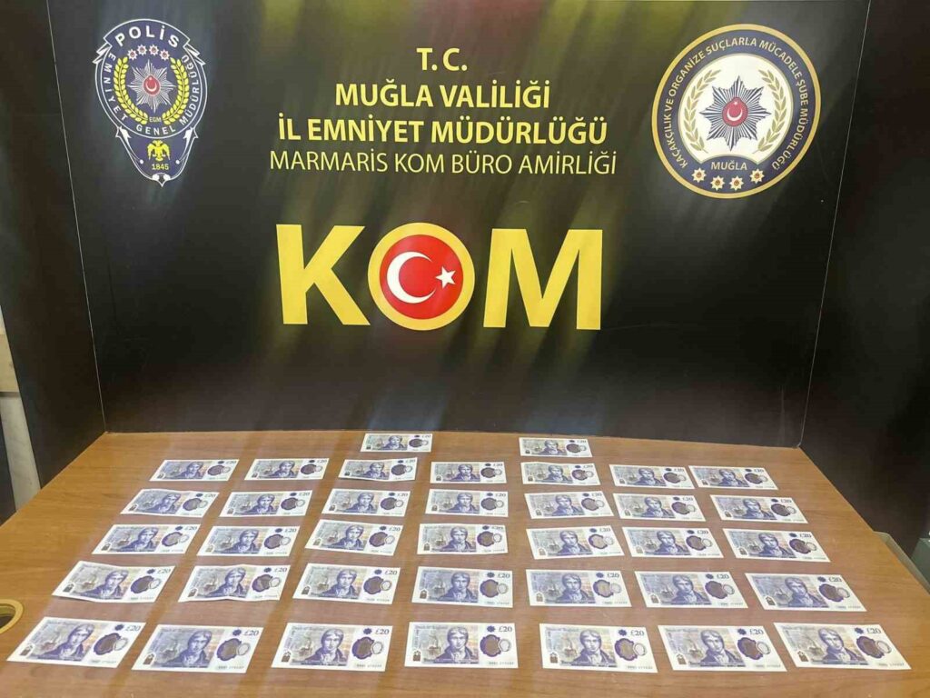 Marmari̇ste İngi̇li̇z Turi̇st Sahte Poundla Yakalandı