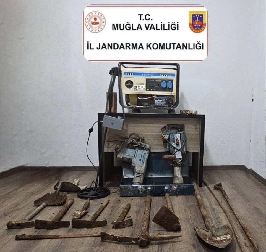 Marmari̇ste Kaçak Kazıya Jandarma Baskını: 5 Tutuklama