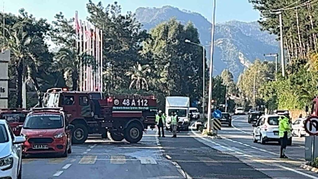 Marmari̇steki̇ Otel Yangını Kontrol Altına Alındı