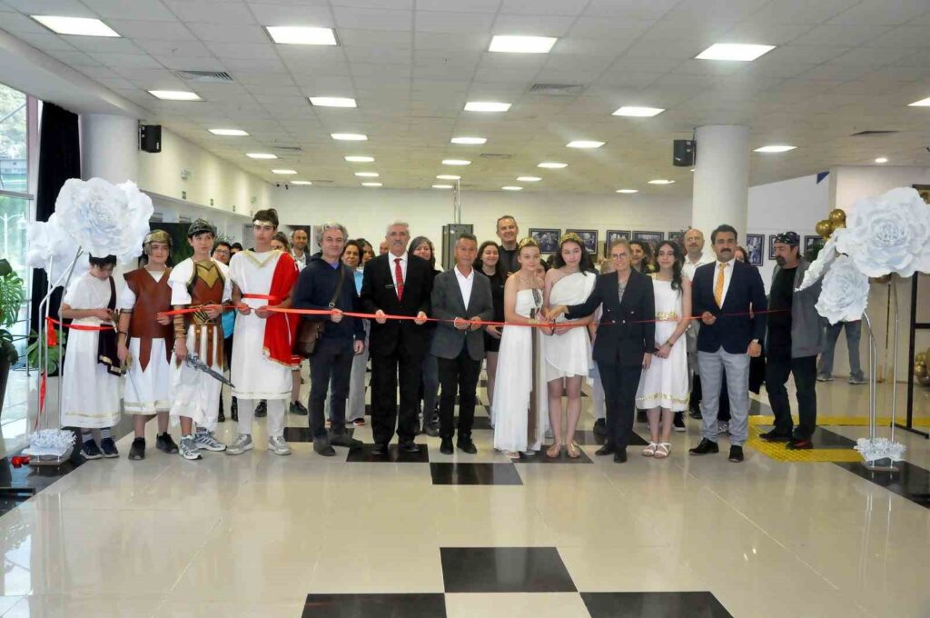 Mtk Koleji̇nden “Genç Karyalılar” Resi̇m Sergi̇si̇