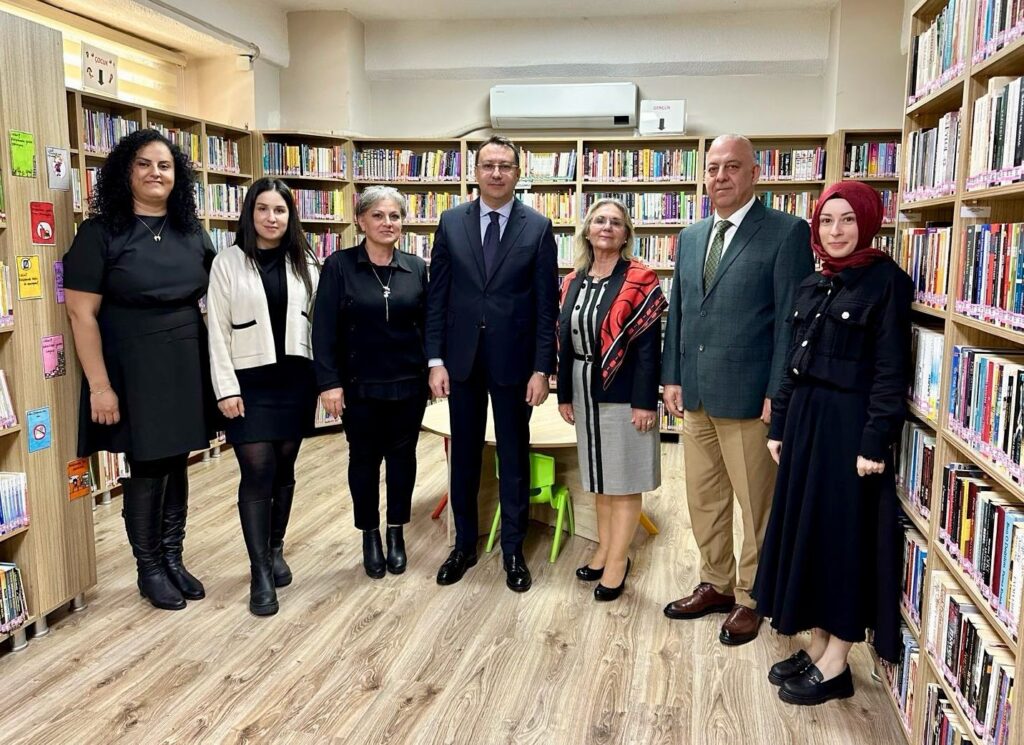 Mtodan Marmari̇s Kütüphanesi̇ne Anlamlı Bağış