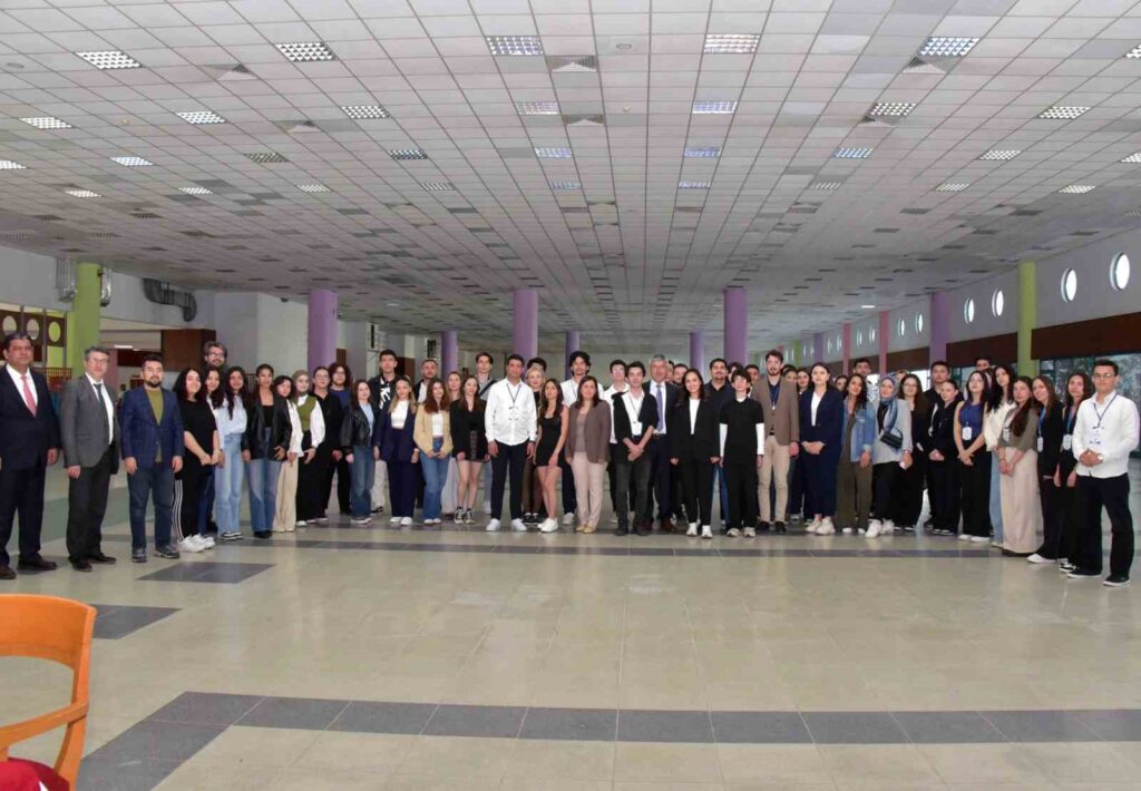 Muğla Sıtkı Koçman Üni̇versi̇tesi̇nde Rektör-Öğrenci̇ Buluşması