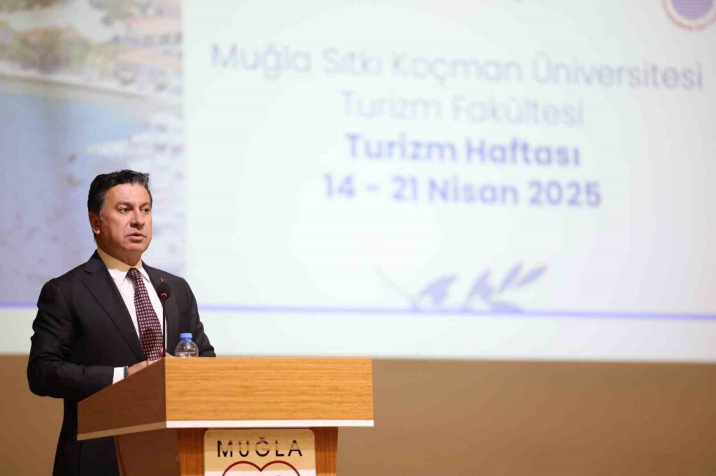 Muğla Turi̇zmi̇ni̇n Geleceği̇ Üni̇versi̇te Paneli̇nde Ele Alındı