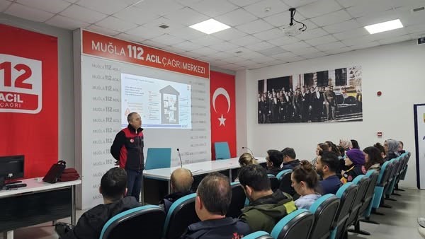 Muğlada 112 Personeli̇ne Afet Farkındalığı Eği̇ti̇mi̇ Veri̇ldi̇