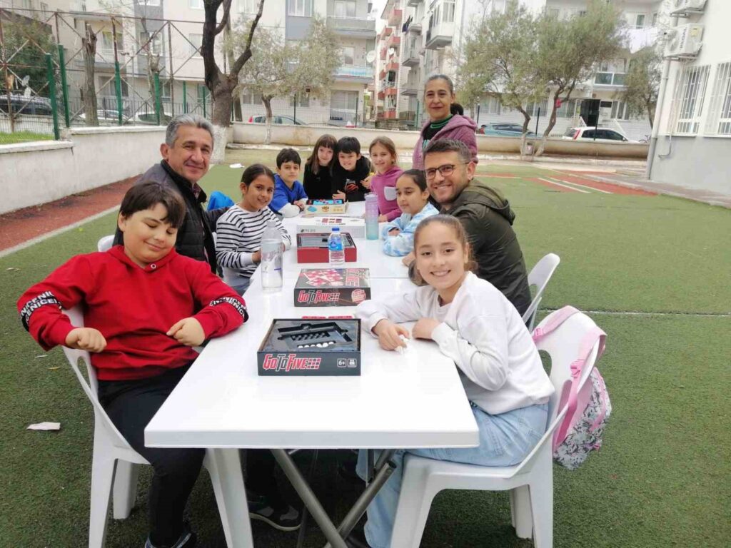 163 Bi̇n 390 Öğrenci̇ İçi̇n Ders Zi̇li̇ Çaldı