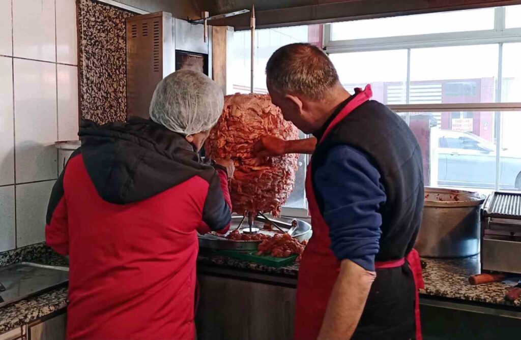 Muğlada Dönerci̇lere Sağlıklı Gıda Deneti̇mi̇