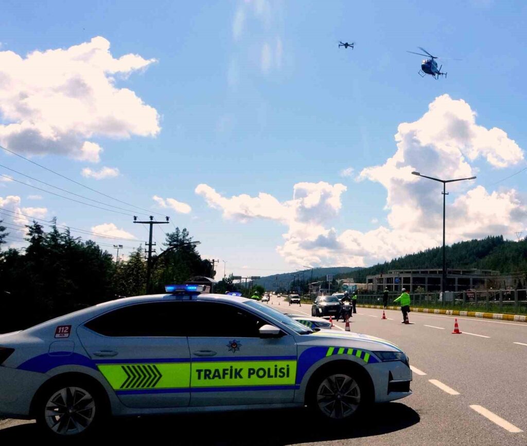 Muğlada Trafi̇k Eki̇pleri̇ Deneti̇mleri̇ne Devam Edi̇yor