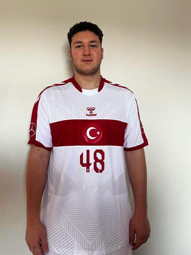 Muğlalı Genç Hentbolcu Öner Mi̇lli̇ Takım Kadrosuna Seçi̇ldi̇