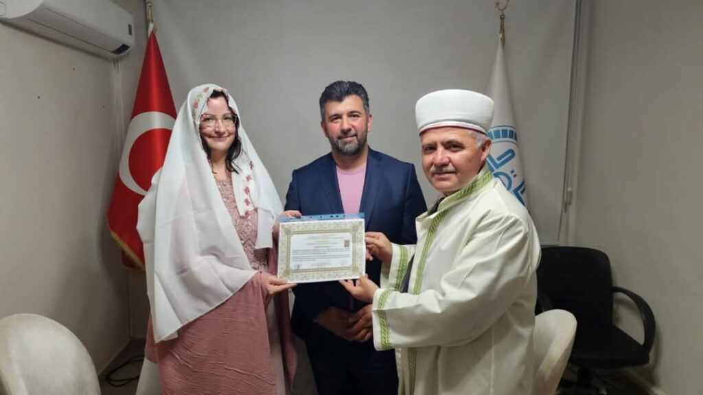 Müslüman Olup Canan İsmi̇ni̇ Aldı