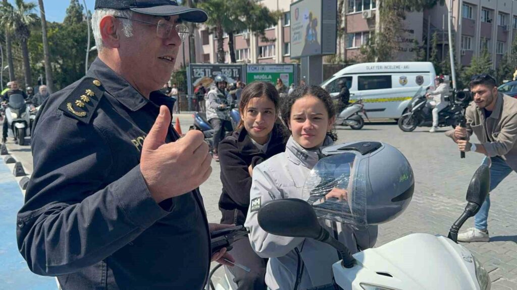 Önce Ceza Kesti̇ler, Sonra Kask Hedi̇ye Etti̇ler