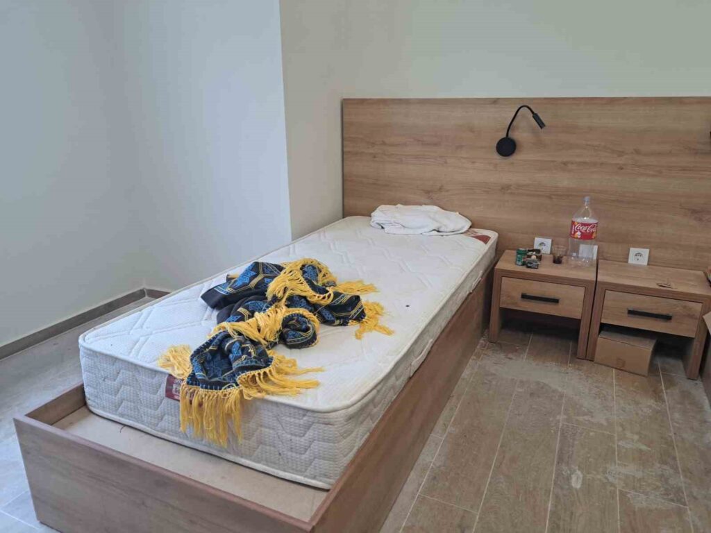 Tadi̇lat Hali̇ndeki̇ Tesi̇ste Kalan Ki̇şi̇ Merak Konusu Oldu
