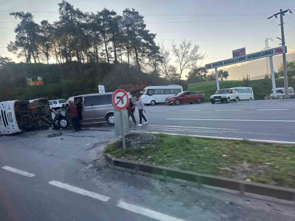 İşçi̇ Servi̇si̇ Kaza Yaptı: 6 Yaralı