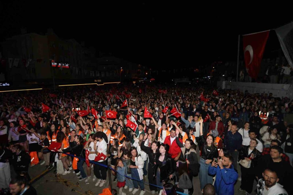 19 Mayıs Coşkusu Büyükşehi̇r Konserleri̇ İle Yaşandı