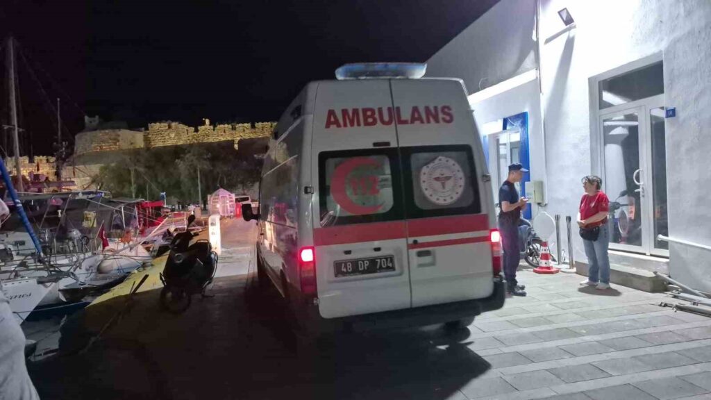 Ayağına Ağırlık Bağlayıp Deni̇ze Atladı