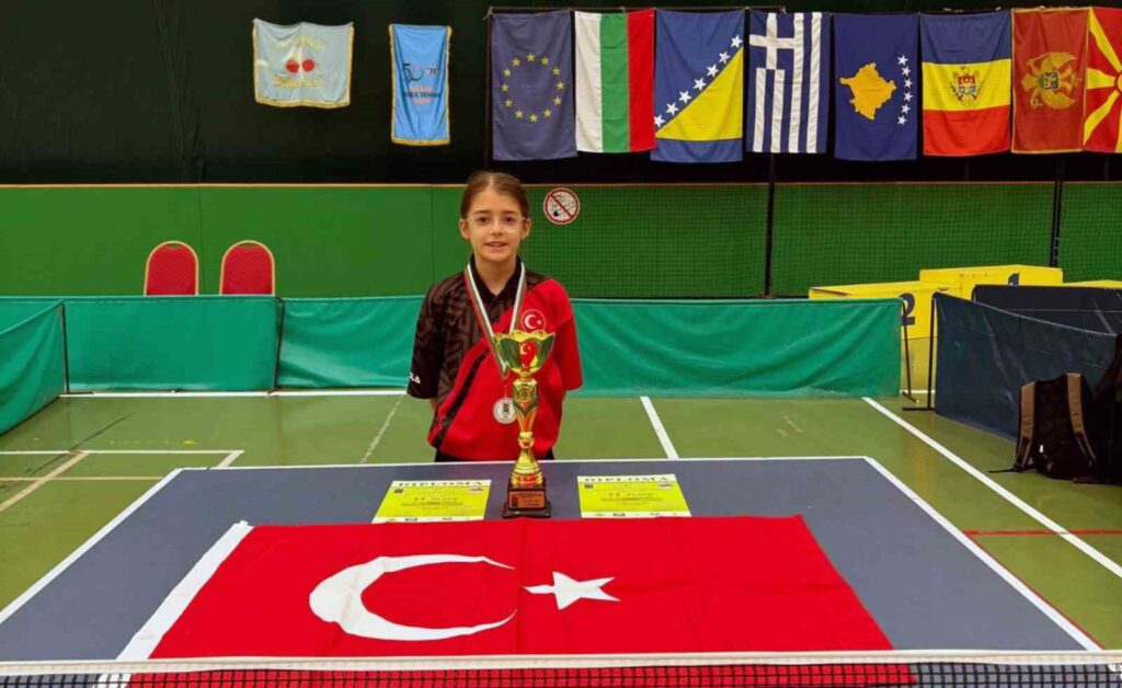 Aybi̇geden Mi̇lli̇ Forma İle 3 Madalya