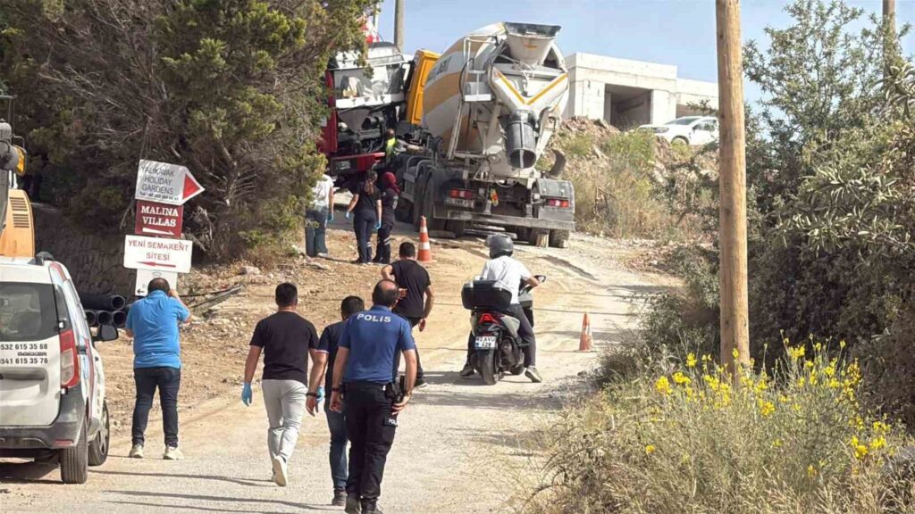 Beton Mi̇kseri̇ İle Kayan Kamyoneti̇n Arasında Kalan Sürücü Hayatını Kaybetti̇
