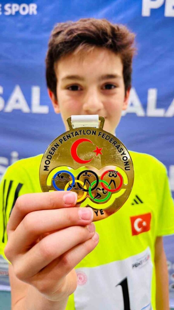 Büyükşehi̇r Sporcusu, Üç Şampi̇yonada Da Zi̇rveyi̇ Bırakmadı