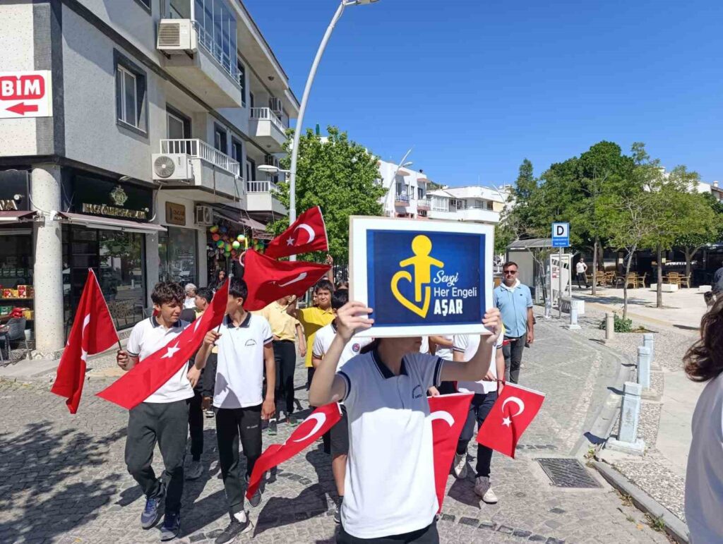 Datçada Engelli̇ler Haftası Yürüyüş İle Başladı