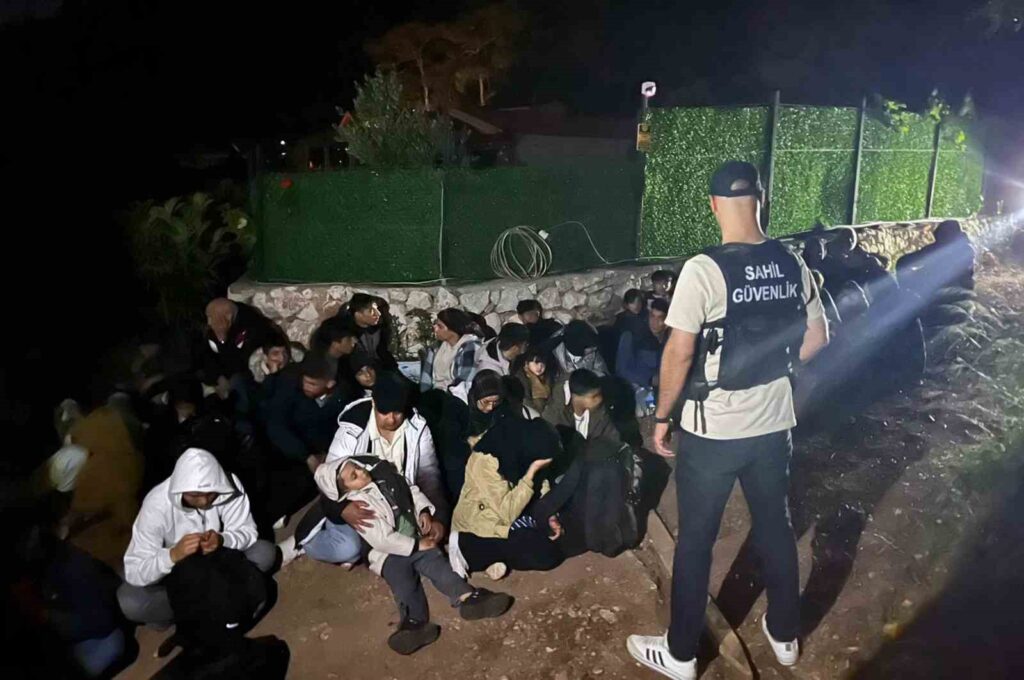 Fethi̇yede 17Si̇ Çocuk 36 Düzensi̇z Göçmen Yakalandı
