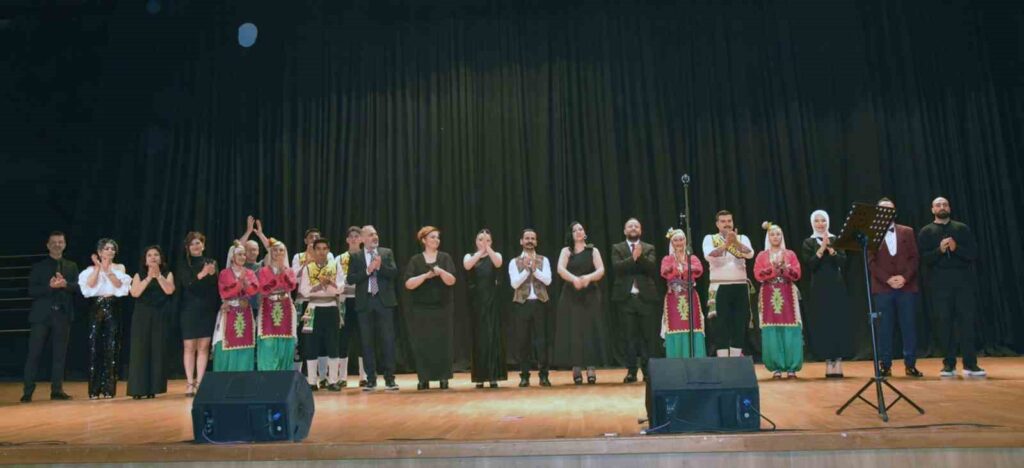 ‘Her Telden Her İlden Konser Eki̇bi̇ 4. Kez Msküde Di̇nleyi̇ci̇leri̇yle Buluştu