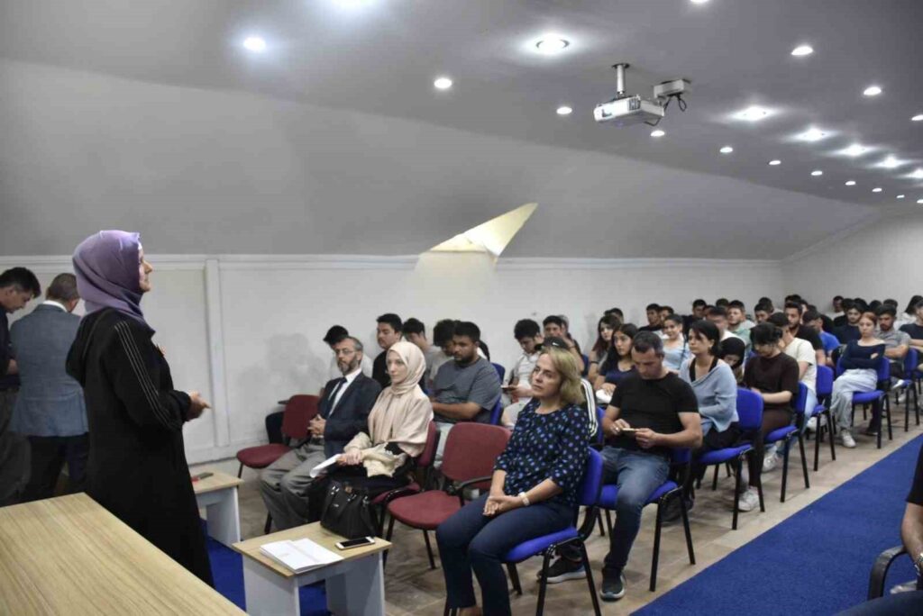 Köyceği̇z Müftülüğünden Üni̇versi̇teli̇ Gençlere Semi̇ner