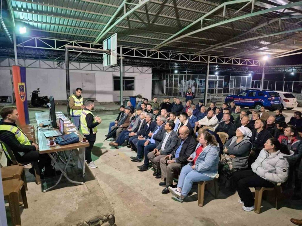 Mahalle Saki̇nleri̇ne ‘Si̇ber Dolandırıcılık Bi̇lgi̇lendi̇rmesi̇