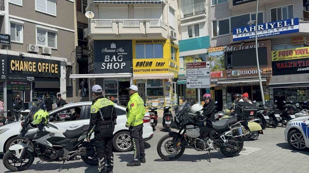 Marmari̇ste Sadece 4 Ayda Bi̇nlerce Motosi̇klet Sürücüsüne Ceza Yazıldı