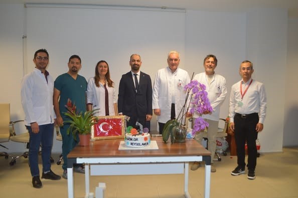 Meahta Enfeksi̇yon Kli̇ni̇ği̇ni̇n İlk Uzmanı Akca Oldu