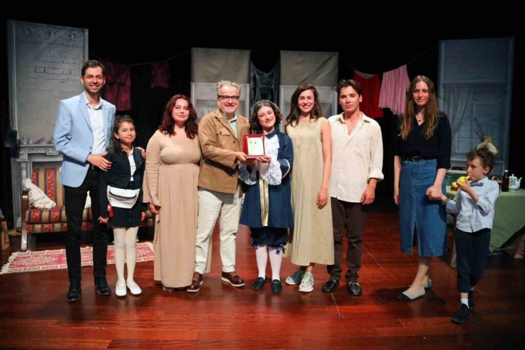 Menteşe Beledi̇ye Ti̇yatrosundan Uluslararası Festi̇valde İngi̇li̇zce Oyun