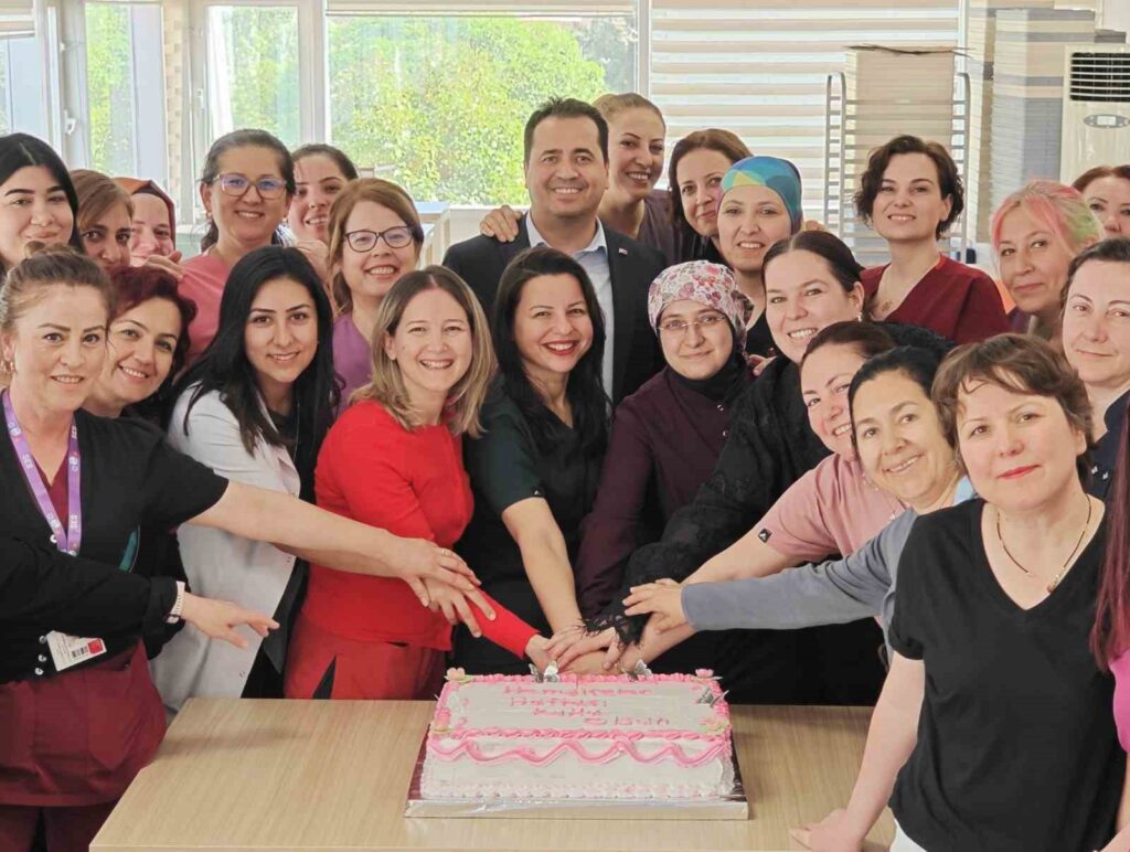 Menteşe Devlet Hastanesi̇nde Sağlık Sektörünün Melekleri̇ne Pastalı Kutlama