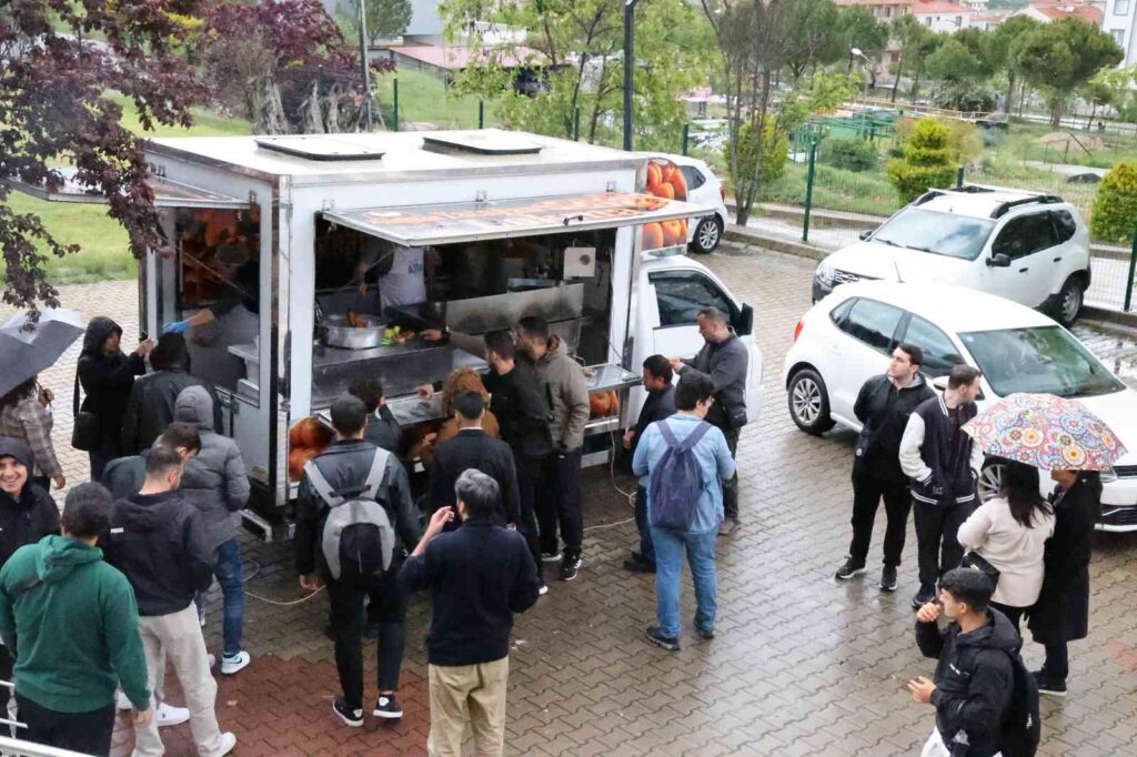 Merhum Gazeteci̇ Erdan Anısına Mevli̇t Ve Lokma Hayrı