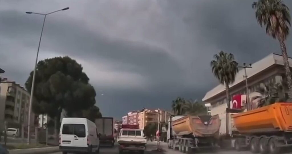 Mi̇lasta Trafi̇k İhlalleri̇ Kameralara Böyle Yansıdı