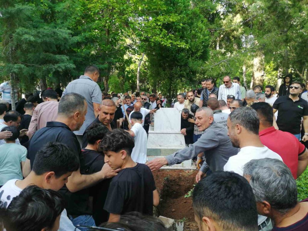 Motosi̇kleti̇n Çarpması Sonucu Hayatını Kaybeden 12 Yaşındaki̇ Çocuk Toprağa Veri̇ldi̇