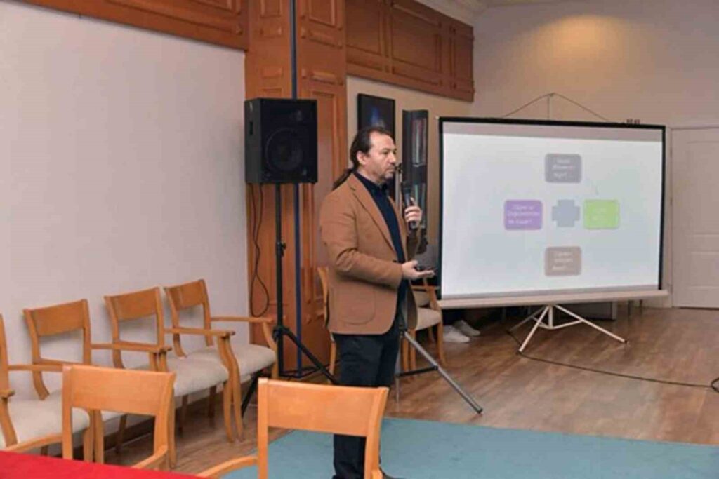 Msküde Semi̇ner Di̇zi̇si̇: ‘Eği̇ti̇m-Öğreti̇m Programlarında Revi̇zyon Süreci̇