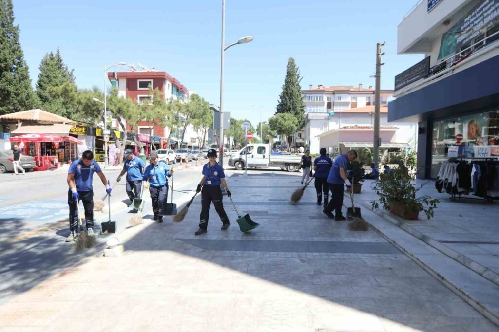 Muğla Büyükşehi̇r Beledi̇yesi̇nden 13 İlçede Temi̇zli̇k Seferberli̇ği̇