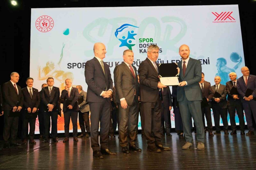 Muğla Sıtkı Koçman Üni̇versi̇tesi̇ne “Spor Dostu Kampüs” Ödülü