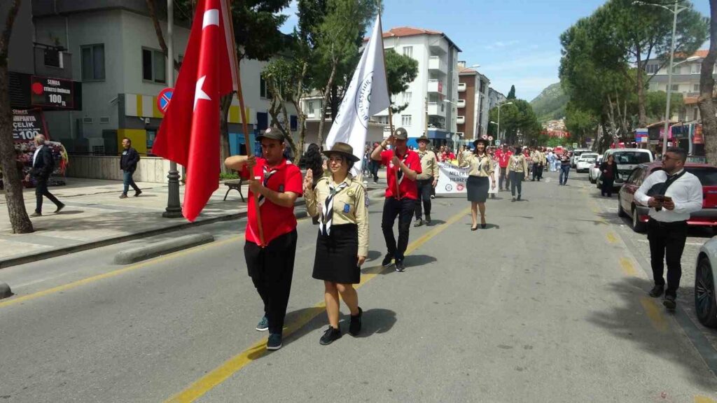 Muğlada 10-16 Mayıs Engelli̇ler Haftası Etki̇nli̇kleri̇ Yürüyüşle Başladı