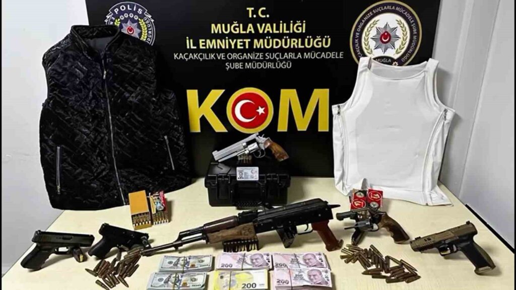 Muğlada Özel Harekat Eki̇pleri̇nden Drone Destekli̇ Lüks Vi̇llaya Operasyon