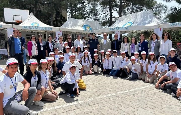 Öğrenci̇ler, Bi̇li̇m Fuarında Projeleri̇ni̇ Sergi̇ledi̇