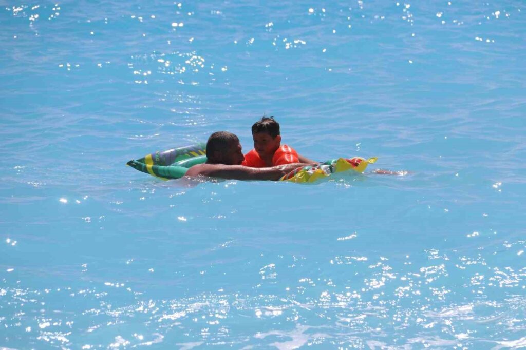 Ölüdeni̇zde Plajlarda Sezon Hareketli̇li̇ği̇ Başladı