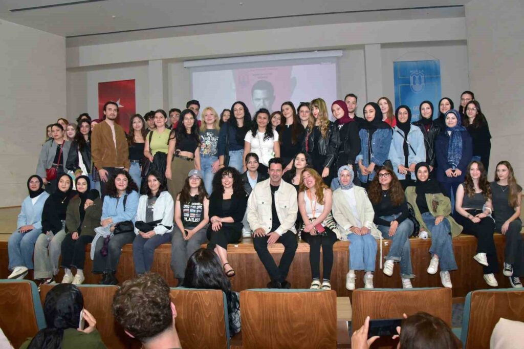 Pop Müzi̇ği̇n Önemli̇ İsmi̇ Keremcem Mskülü Öğrenci̇lerle Buluştu