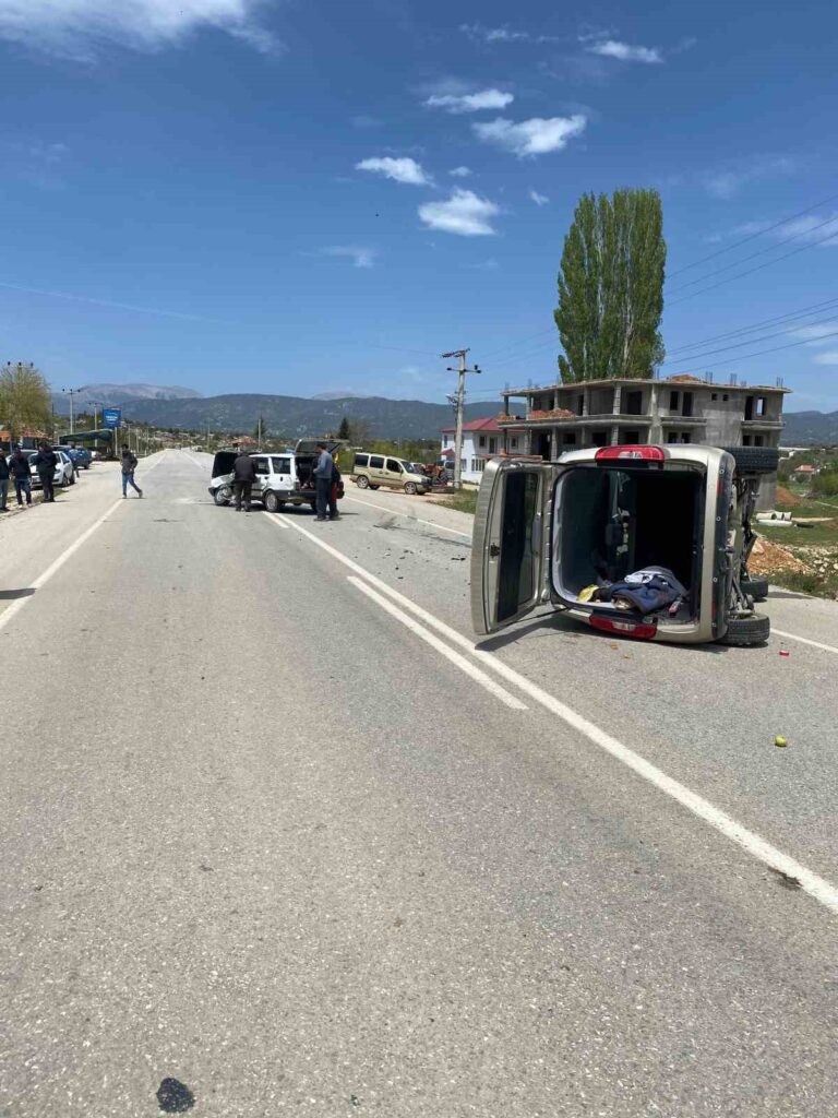Seydi̇kemerde Trafi̇k Kazası: 5 Yaralı