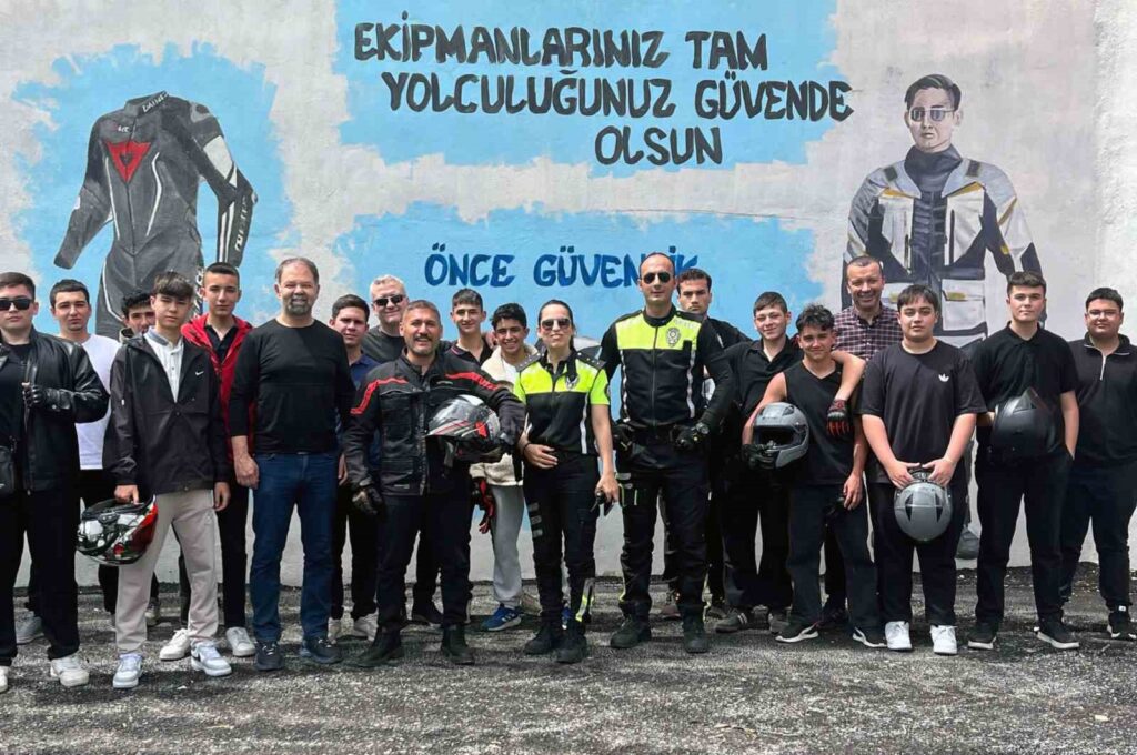 Toplu Taşıma Şoförleri̇ Ve Motosi̇klet Sürücüleri̇ Bi̇lgi̇lendi̇ri̇ldi̇